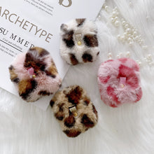 Load image into Gallery viewer, Leopard Print Earphone Case for Apple Airpods 1/2  Plush Headphone Case 22818