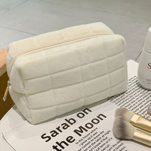 Load image into Gallery viewer, Girls portable storage bag super hot travel wash bag 22409