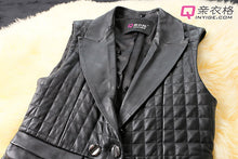 Load image into Gallery viewer, Genuine sheep leather vest with Racoon fur Collar UE 18223