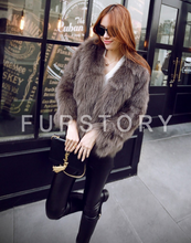 Load image into Gallery viewer, Women's Natural Fox Fur Coat Fashion Natural Color Full Sleeve